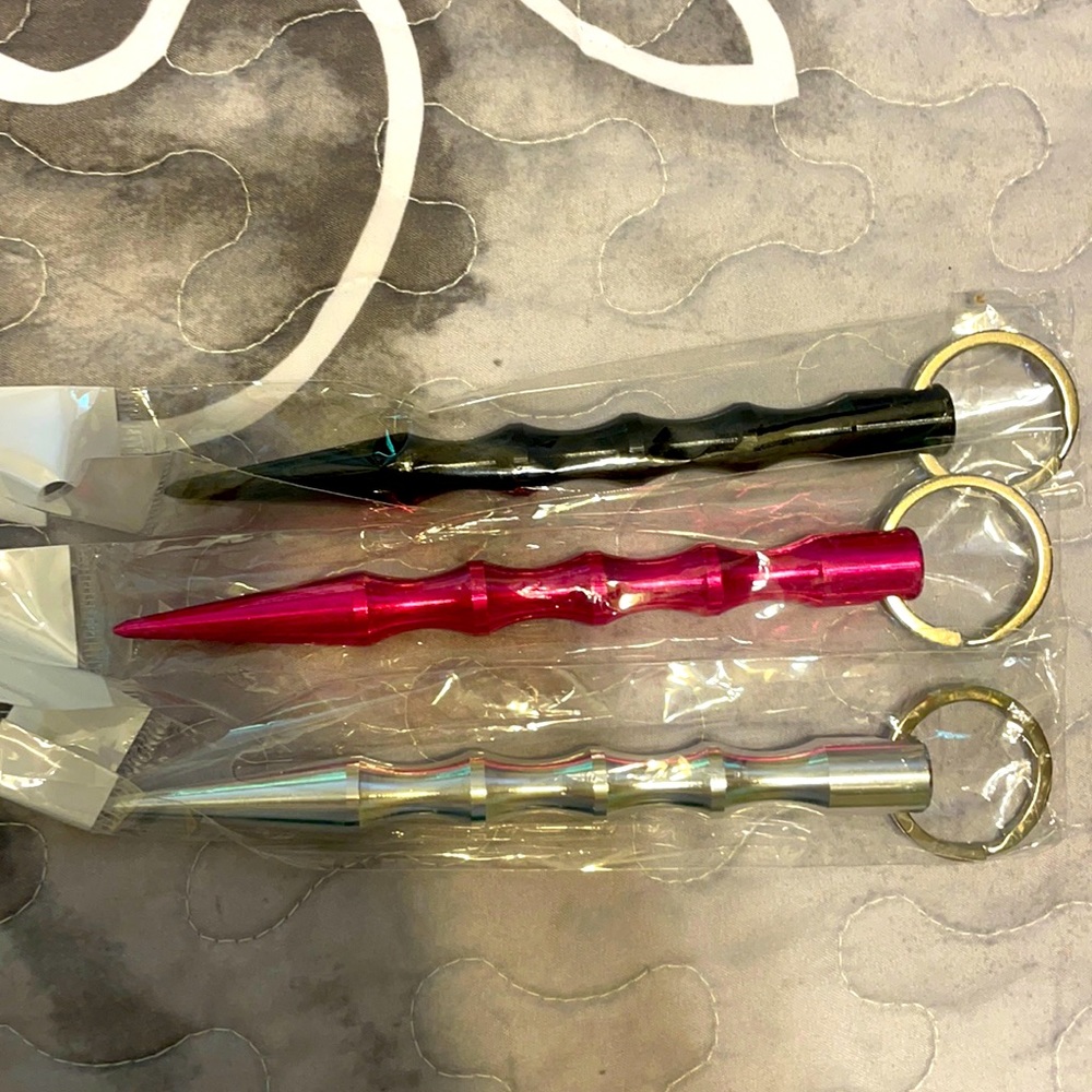 Key chain self defense device